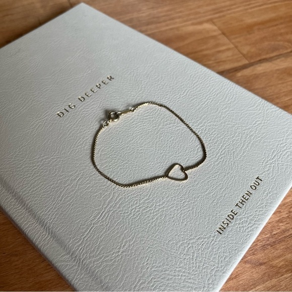 *2/$15* Vintage Emmons Gold bracelet with Heart Detail - Picture 1 of 4